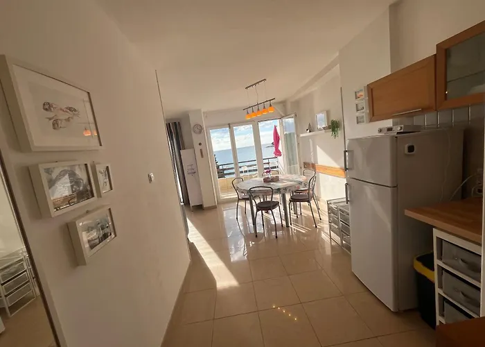 With A Sea View Apartmán *