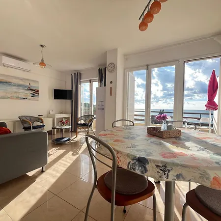 With A Sea View דירה *