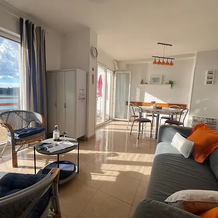 דירה With A Sea View