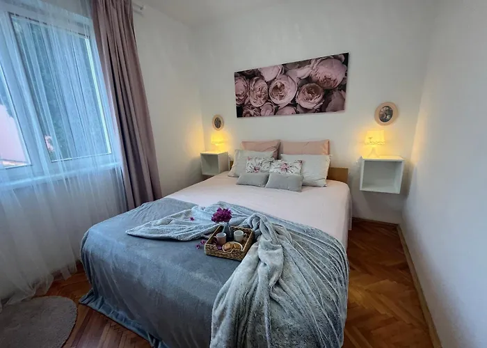 With A Sea View * Póla