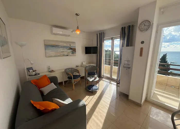 With A Sea View Póla