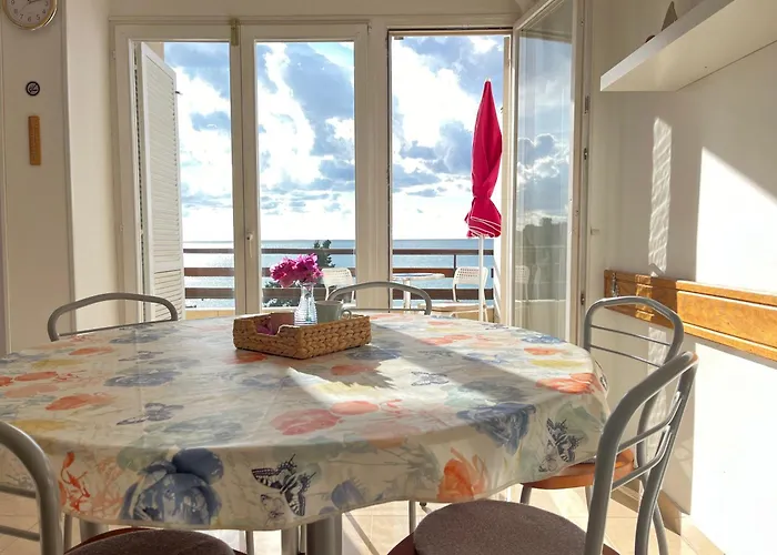 With A Sea View Apartman *